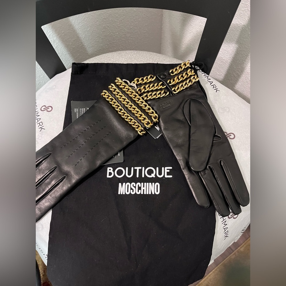 MOSCHINO BOUTIQUE NWT AUTHENTIC RARE GOLD LINK CHAIN BLACK LEATHER SOFT GLOVES